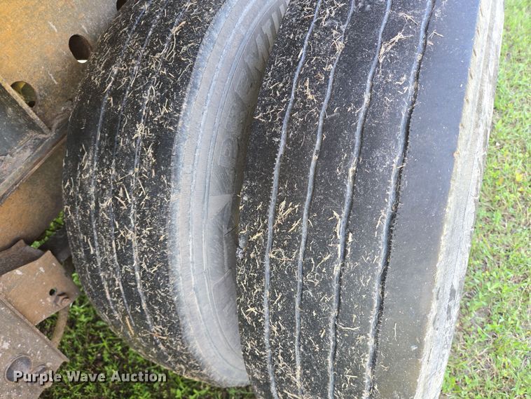 image for item DT4801 1998 Utility Trailers flatbed trailer