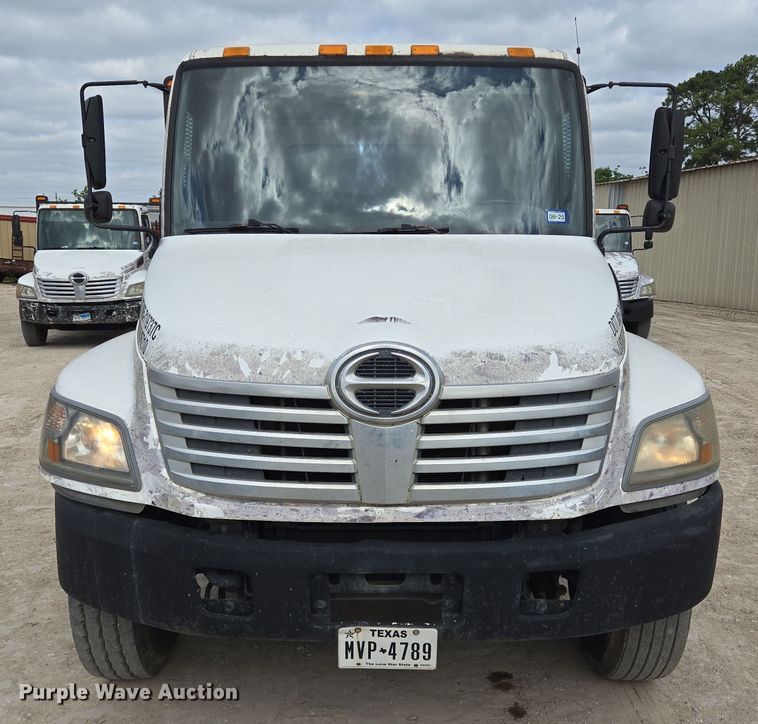 image for item DT4806 2006 Hino 268 flatbed truck