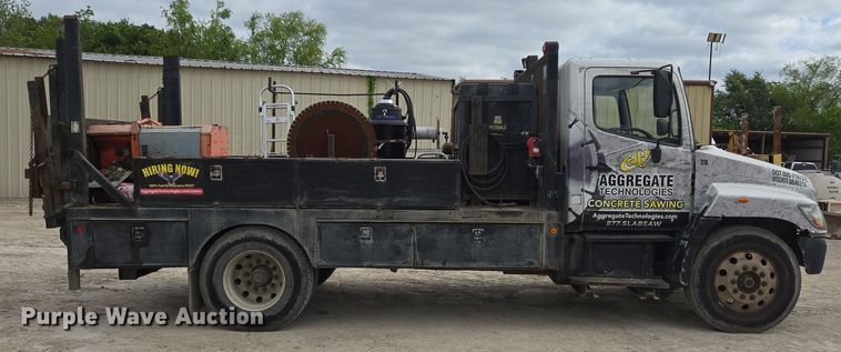 image for item DT4806 2006 Hino 268 flatbed truck