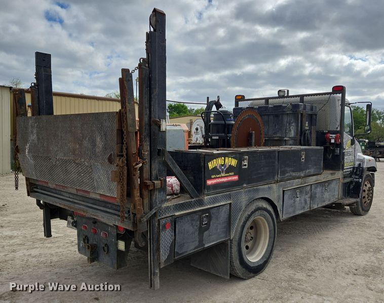 image for item DT4806 2006 Hino 268 flatbed truck