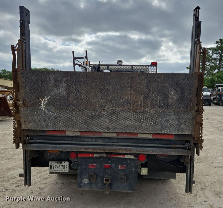 image for item DT4806 2006 Hino 268 flatbed truck