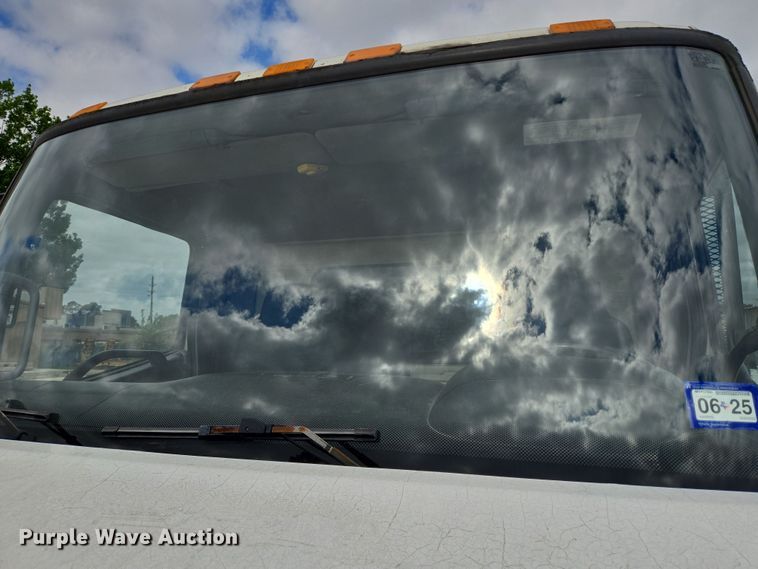 image for item DT4806 2006 Hino 268 flatbed truck