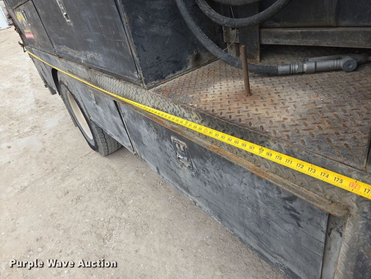 image for item DT4806 2006 Hino 268 flatbed truck