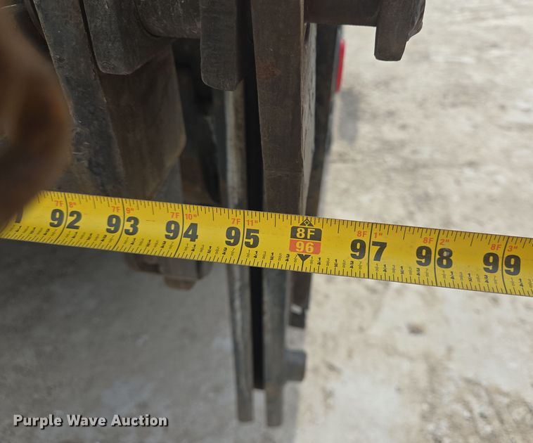 image for item DT4806 2006 Hino 268 flatbed truck