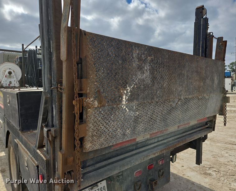 image for item DT4806 2006 Hino 268 flatbed truck