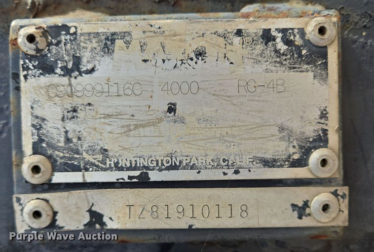 image for item DT4806 2006 Hino 268 flatbed truck