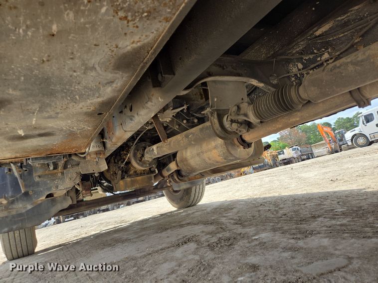 image for item DT4806 2006 Hino 268 flatbed truck