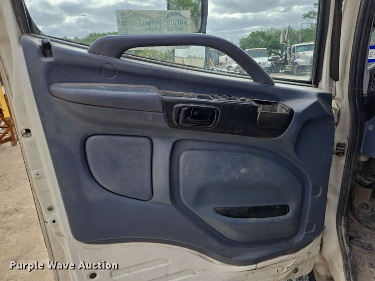 image for item DT4806 2006 Hino 268 flatbed truck