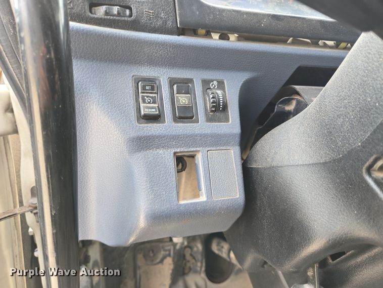 image for item DT4806 2006 Hino 268 flatbed truck