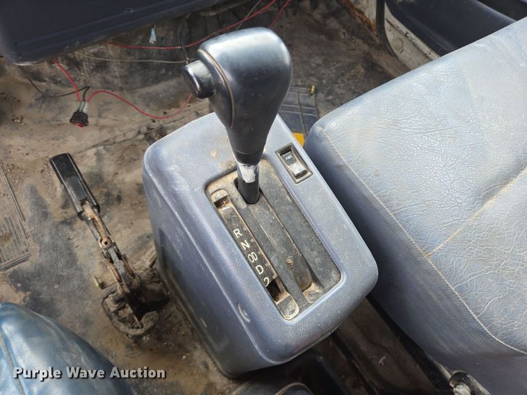 image for item DT4806 2006 Hino 268 flatbed truck