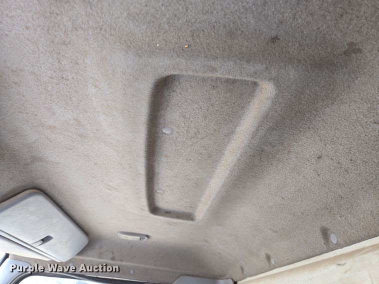 image for item DT4806 2006 Hino 268 flatbed truck