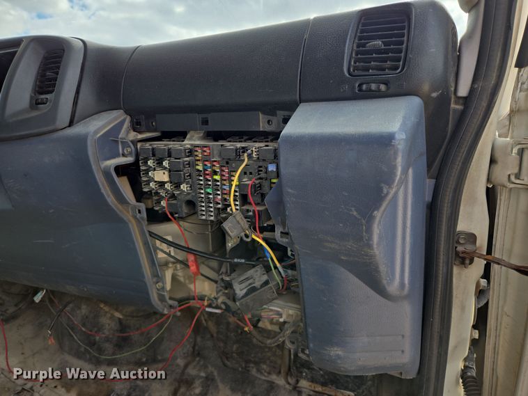 image for item DT4806 2006 Hino 268 flatbed truck