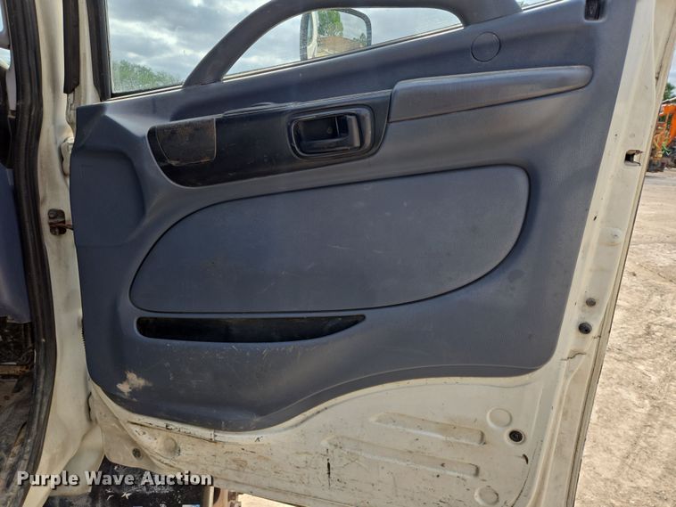 image for item DT4806 2006 Hino 268 flatbed truck