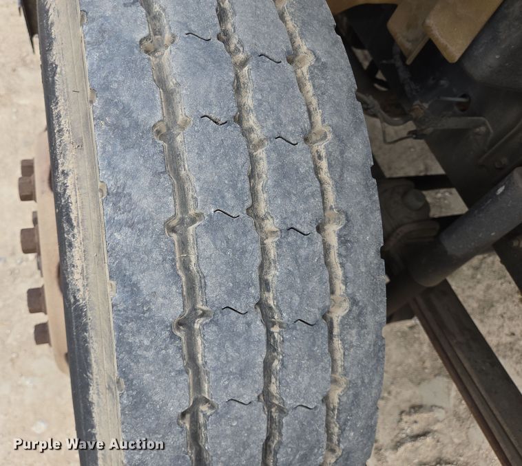 image for item DT4806 2006 Hino 268 flatbed truck