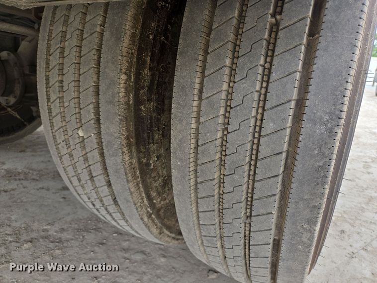 image for item DT4806 2006 Hino 268 flatbed truck