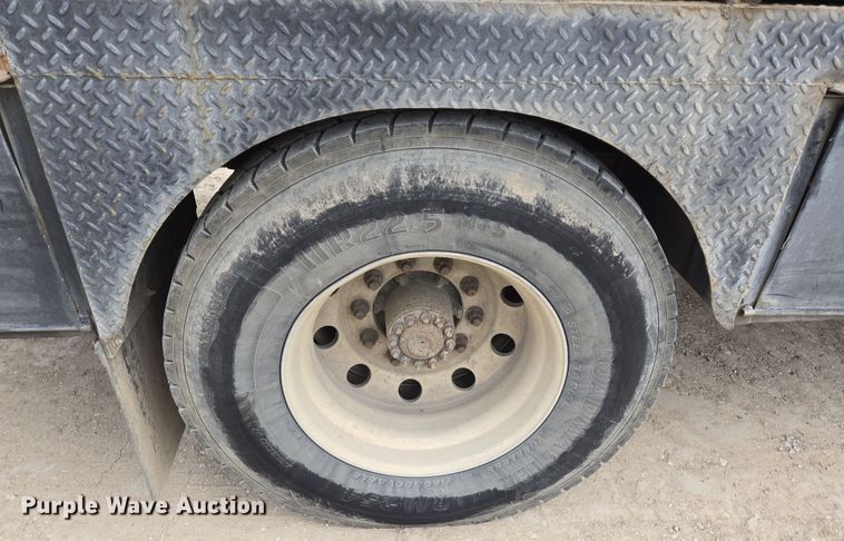 image for item DT4806 2006 Hino 268 flatbed truck