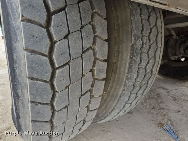 image for item DT4806 2006 Hino 268 flatbed truck