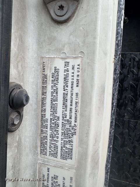 image for item DT4806 2006 Hino 268 flatbed truck