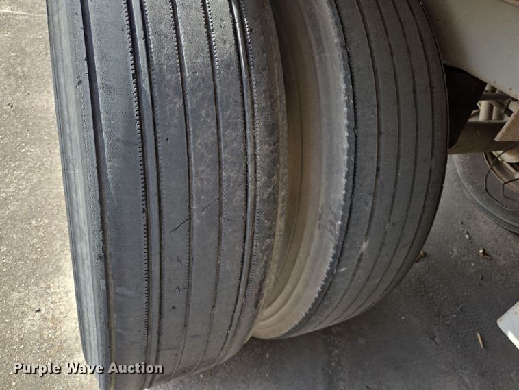 image for item DT4810 2001 Great Dane dry van trailer