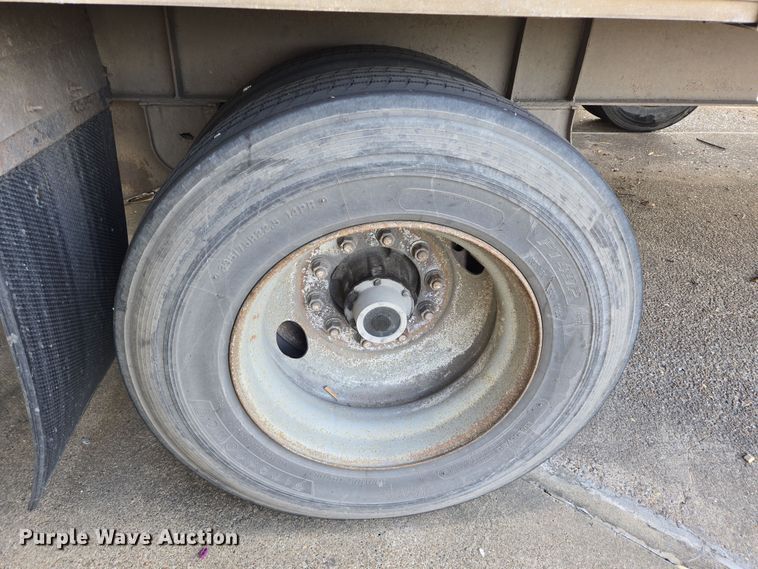 image for item DT4811 1992 Wabash DSA-102CW dry van trailer