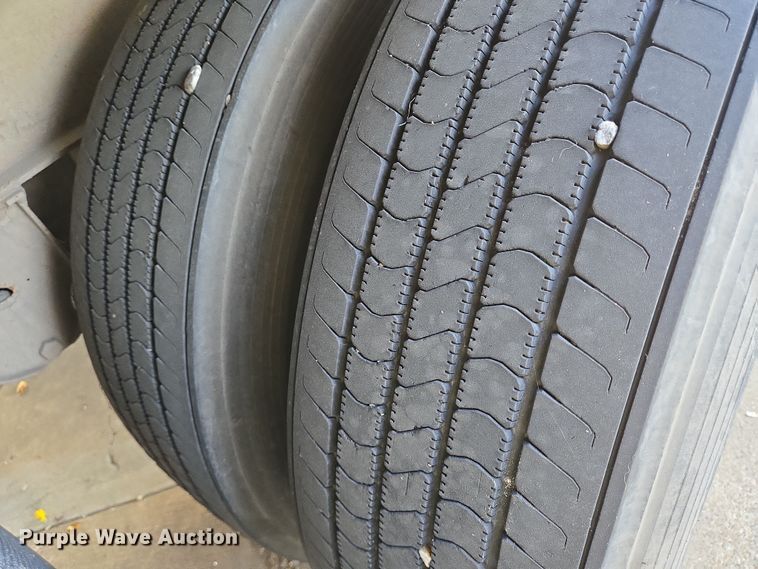 image for item DT4811 1992 Wabash DSA-102CW dry van trailer