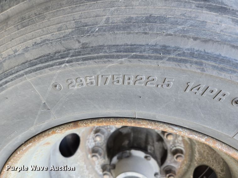 image for item DT4811 1992 Wabash DSA-102CW dry van trailer