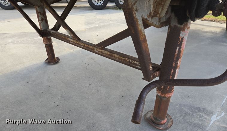 image for item DT4812 1989 Monon MA3-00-SA-28W dry van trailer