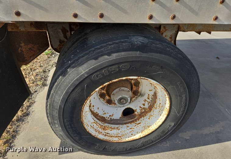 image for item DT4812 1989 Monon MA3-00-SA-28W dry van trailer