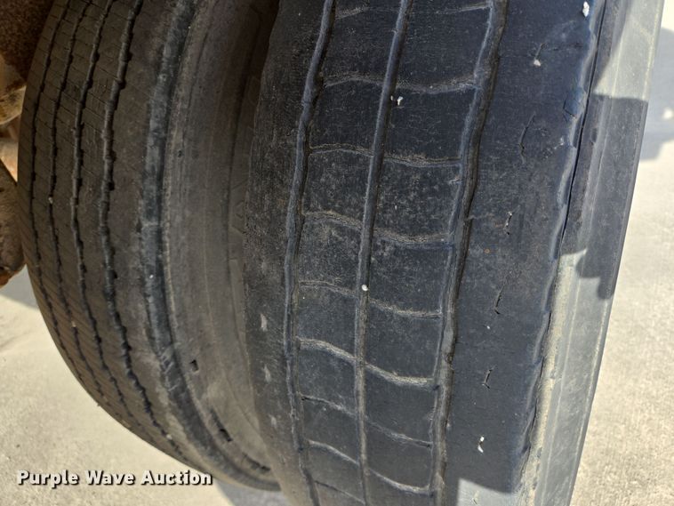 image for item DT4812 1989 Monon MA3-00-SA-28W dry van trailer