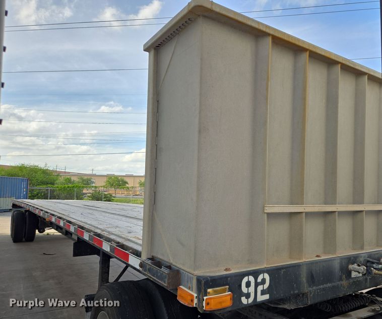 image for item DT4813 2003 Wabash flatbed trailer