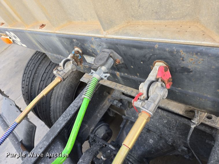 image for item DT4813 2003 Wabash flatbed trailer