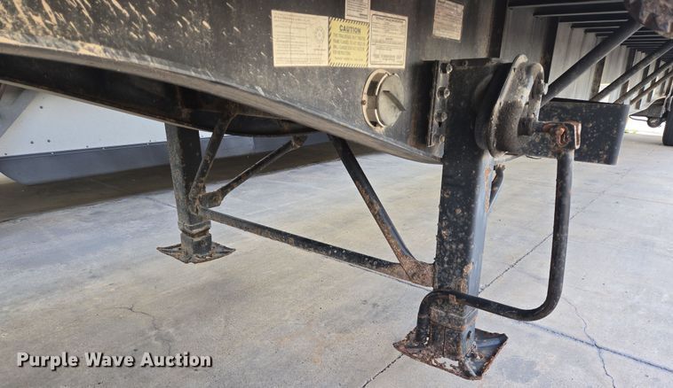 image for item DT4813 2003 Wabash flatbed trailer
