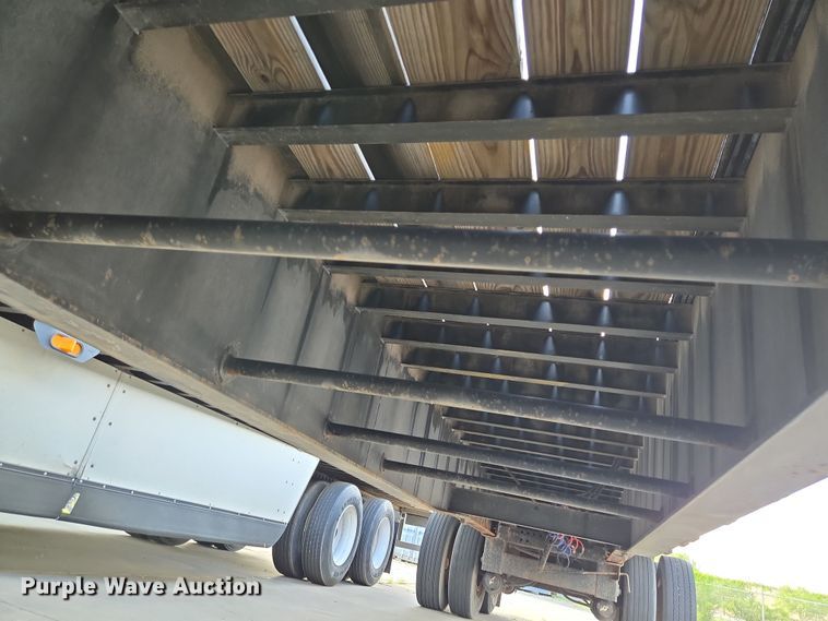 image for item DT4813 2003 Wabash flatbed trailer