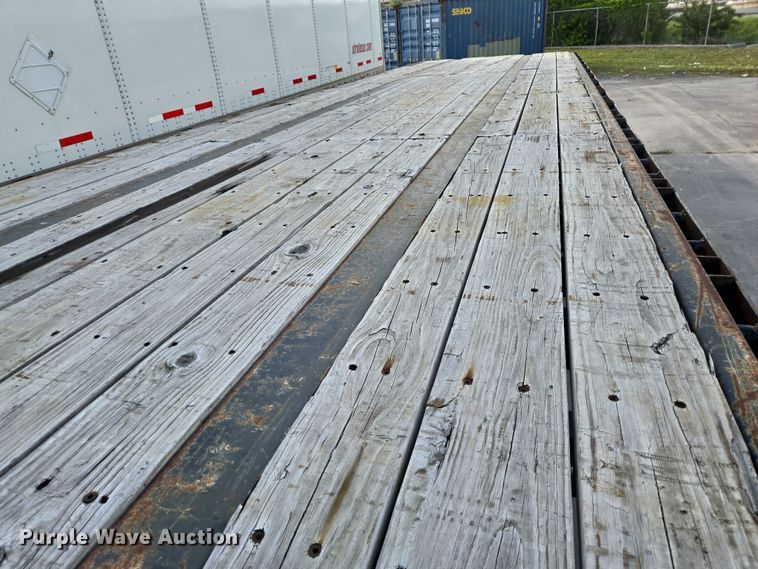 image for item DT4813 2003 Wabash flatbed trailer