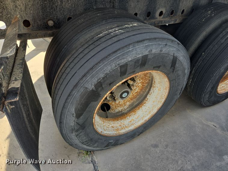 image for item DT4813 2003 Wabash flatbed trailer