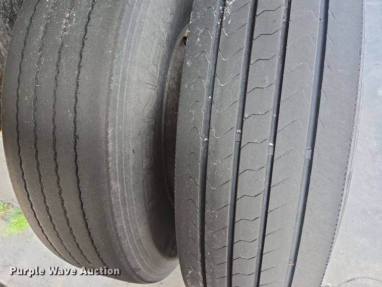 image for item DT4813 2003 Wabash flatbed trailer