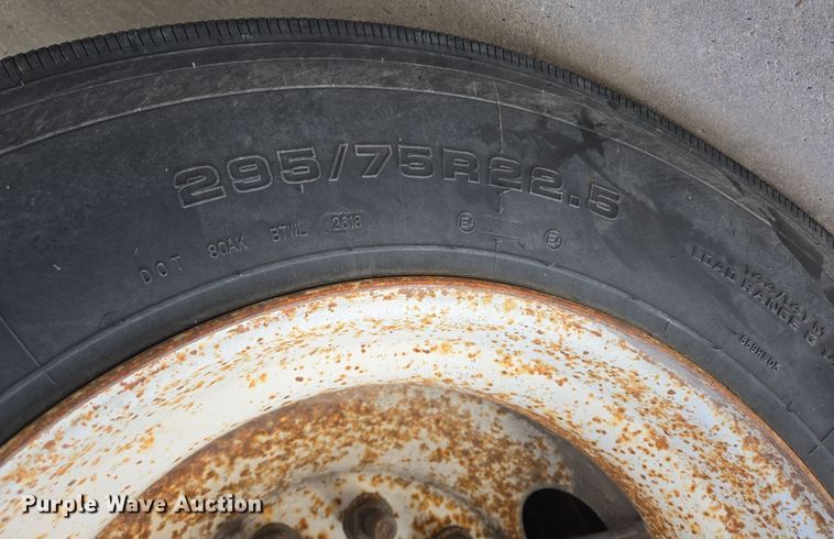 image for item DT4813 2003 Wabash flatbed trailer