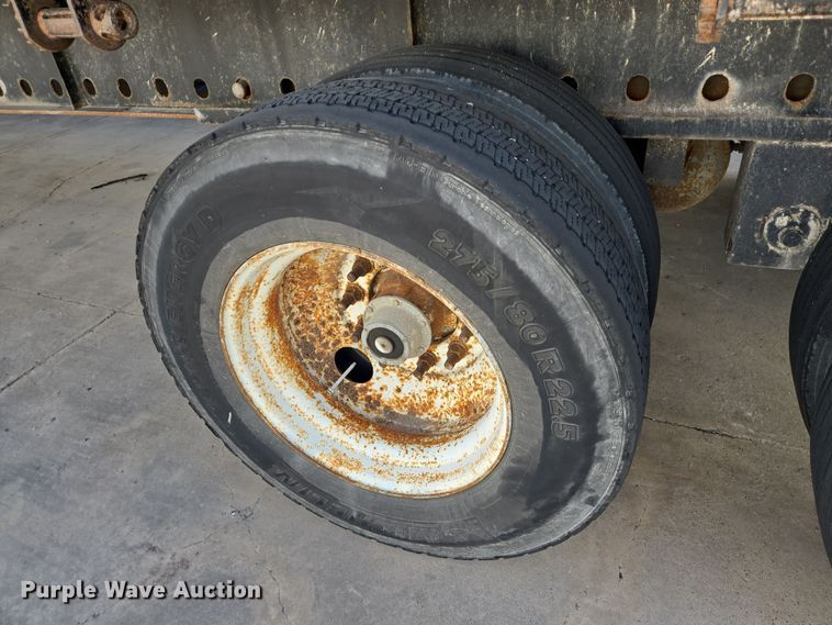 image for item DT4813 2003 Wabash flatbed trailer