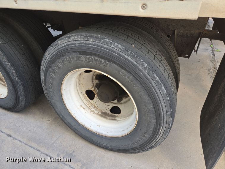 image for item DT4814 2012 Wabash dry van trailer