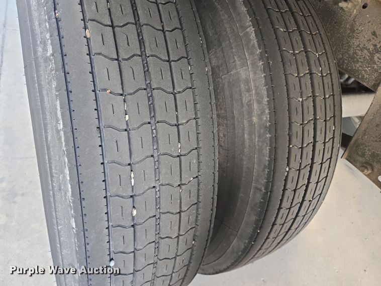 image for item DT4814 2012 Wabash dry van trailer