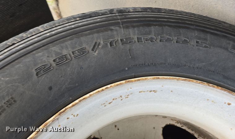 image for item DT4814 2012 Wabash dry van trailer