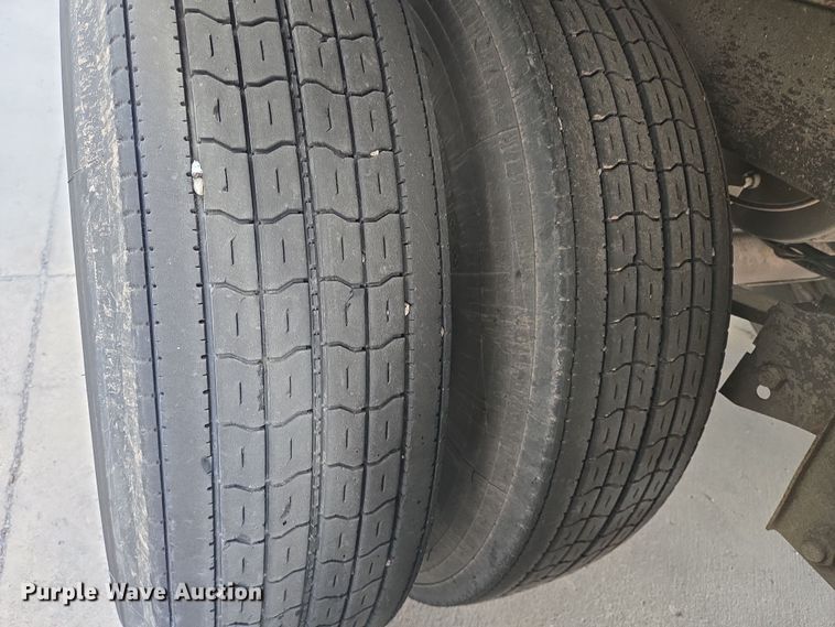 image for item DT4814 2012 Wabash dry van trailer