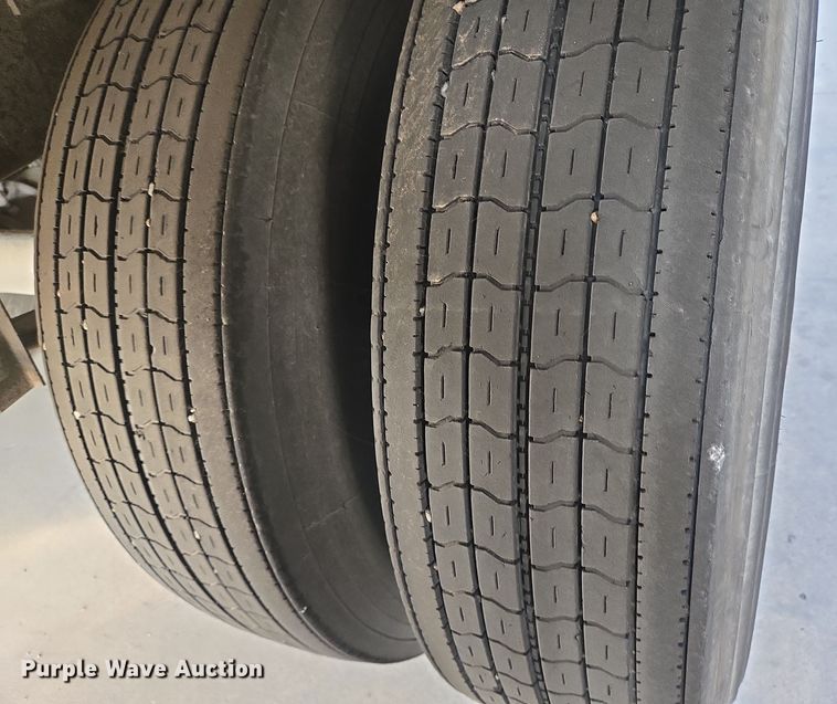 image for item DT4814 2012 Wabash dry van trailer