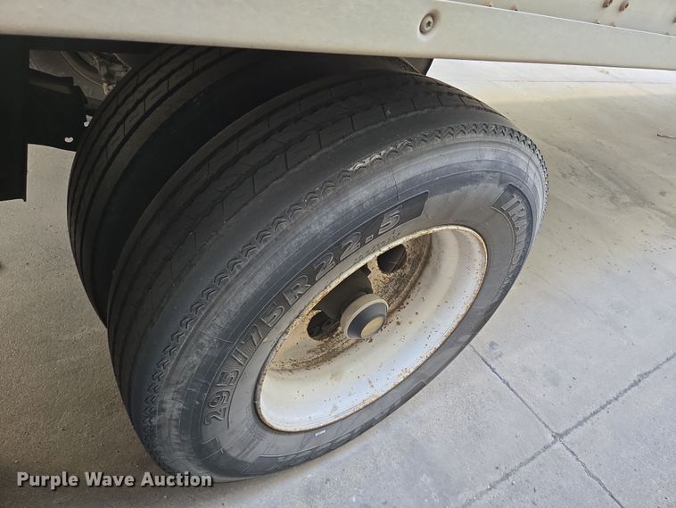 image for item DT4814 2012 Wabash dry van trailer