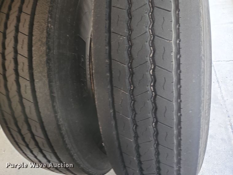 image for item DT4814 2012 Wabash dry van trailer