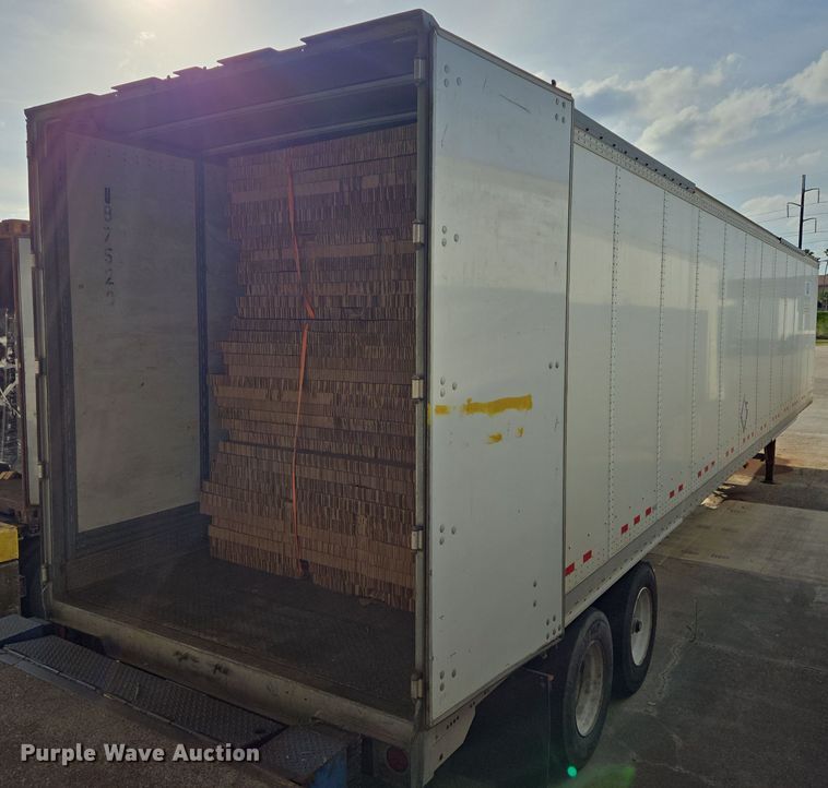 image for item DT4815 2010 Vanguard dry van trailer