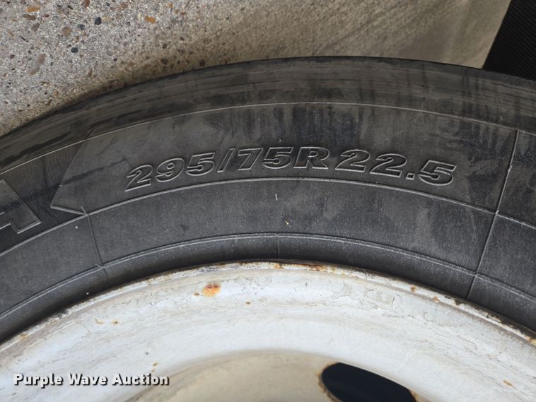 image for item DT4815 2010 Vanguard dry van trailer