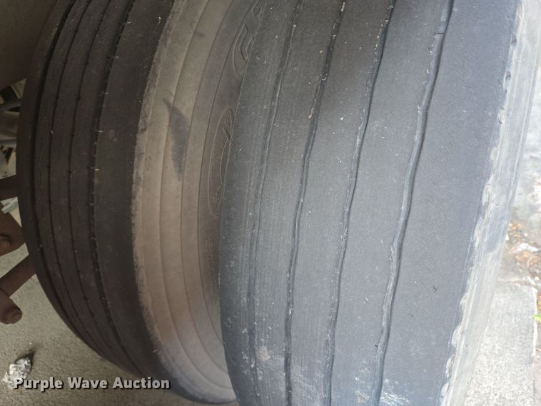 image for item DT4815 2010 Vanguard dry van trailer