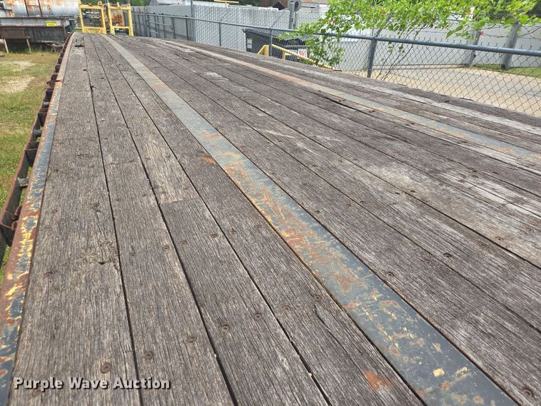 image for item DT4821 2013 Fontaine HCVSF12WSA flatbed trailer