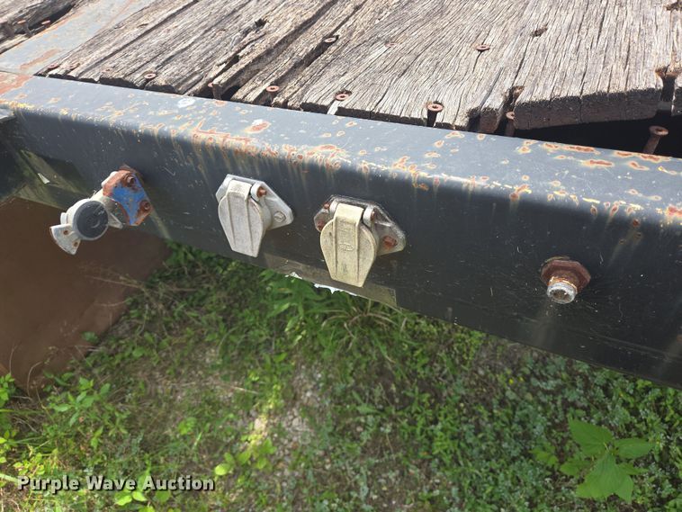 image for item DT4821 2013 Fontaine HCVSF12WSA flatbed trailer